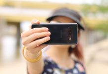 10 Simple Tricks You Should Take to Get Perfect Selfies