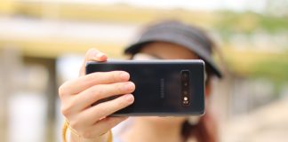 10 Simple Tricks You Should Take to Get Perfect Selfies